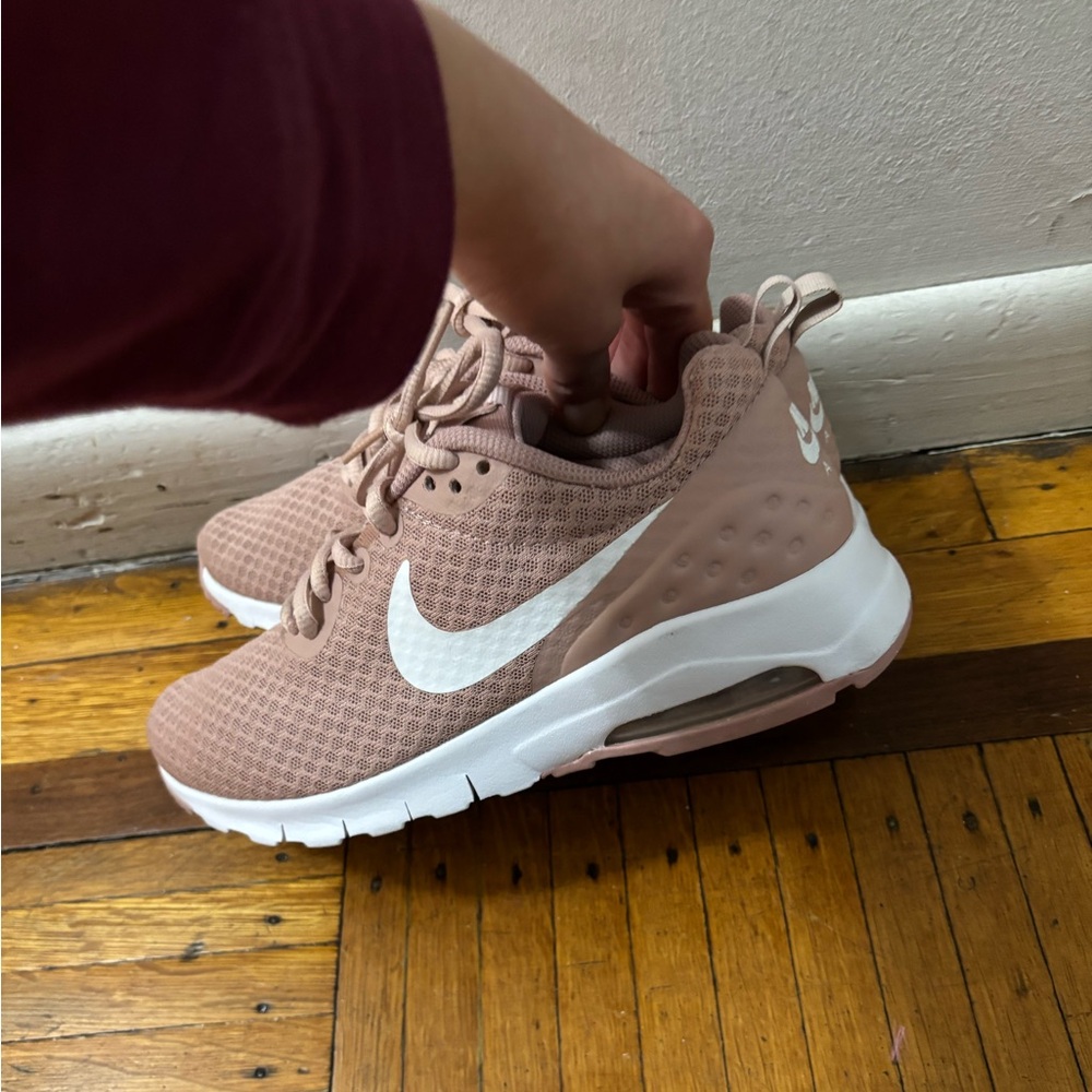 Nike Air Max Motion Sneaker -women